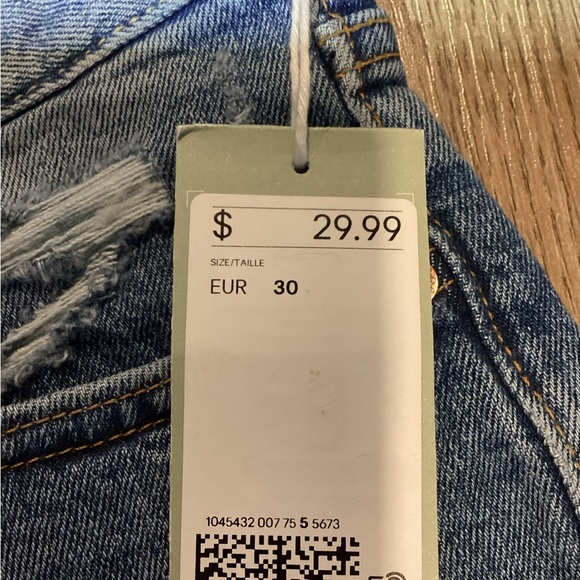 H&M Women’s Distressed Blue Jean Shorts Size 30 – Trendy NWT‎ - Picture 3 of 8